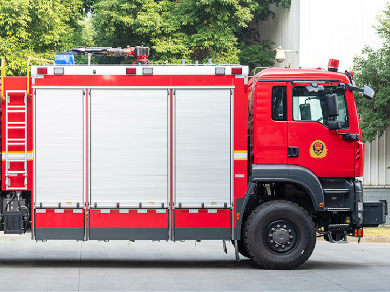 HOWO 4x4 tunnel rescue fire truck with double cabin