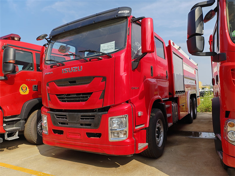 Isuzu GIGA VC66 powder fire truck