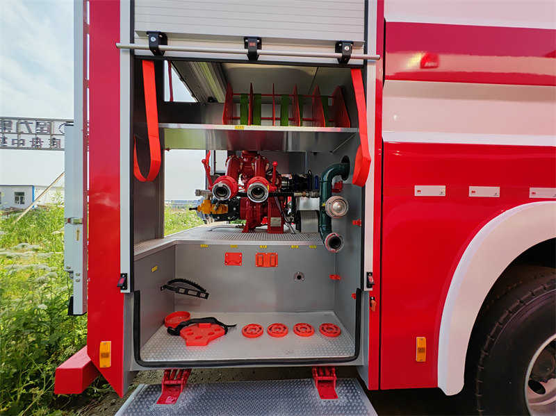 ISUZU GIGA Tanker Fire truck body kit and tools