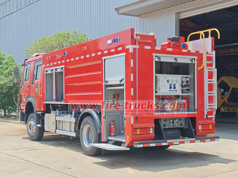 HOWO 8000L fire tanker truck