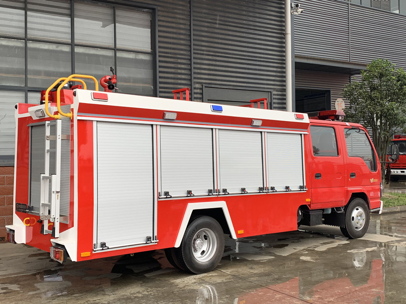 ISUZU 2000L water tanker tender