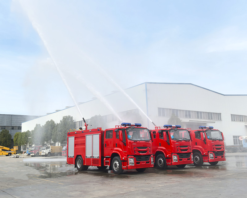 Isuzu 4X GIGA 6000L foam fire truck